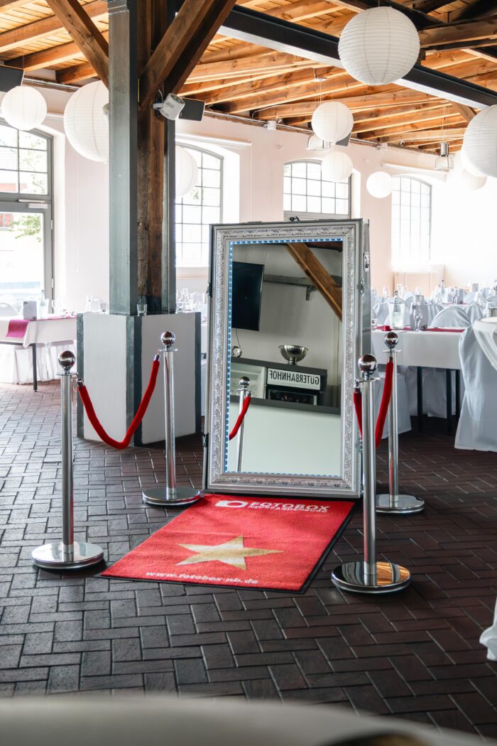 Mieten Sie den Magic Mirror Fotospiegel für Ihr Event – Fotobox Neubrandenburg